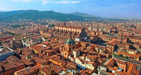 zbor,bilet,avion,ieftin,vacanta,cazare,travelator,bologna,italia,paste