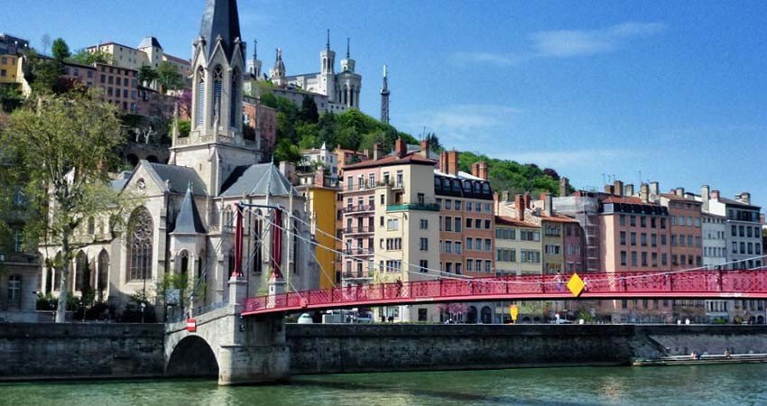 zbor,bilet,avion,ieftin,vacanta,cazare,lyon,franta,travelator