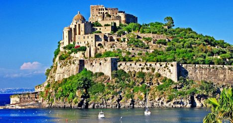 zbor ieftin, cazare ieftina, vacanta ieftina, insula ischia, napoli, travelator.ro, italia, diy, low cost, pont calatorie