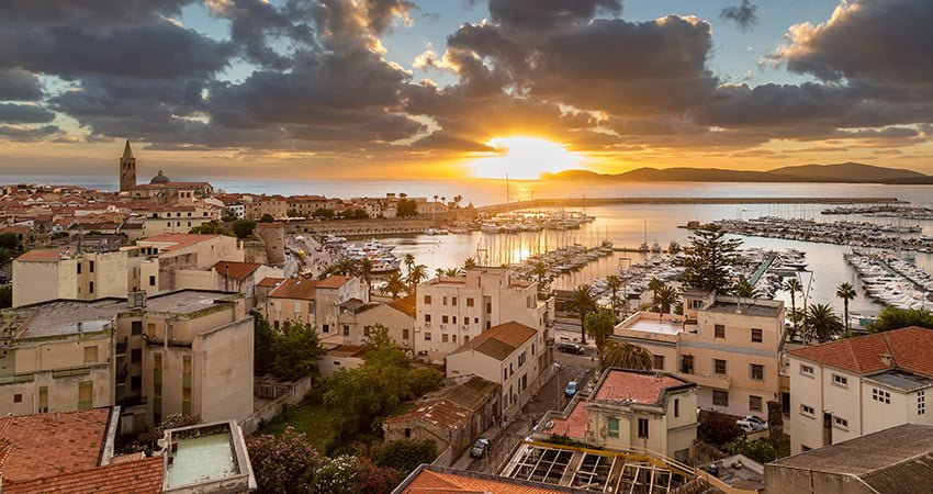 zbor ieftin, alghero, sardinia, travelator.ro, vacanta ieftina, city break ieftin, city break sardinia, primavara, zboruri ieftine, vacante ieftine, zboruri si vacante ieftine, ponturi vacanta, zboruri low cost, city break ieftin italia