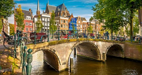 bruxelles si amsterdam, travelator.ro, pont, diy, vacanta ieftina, zbor ieftin