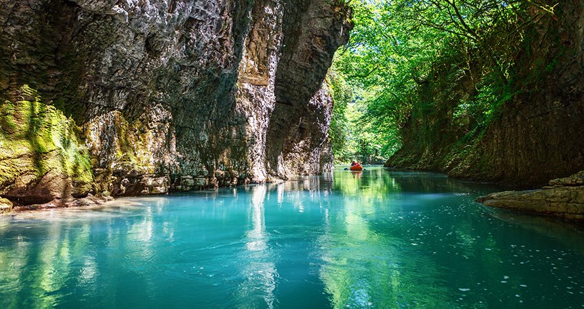 zboruri ieftine, vacante ieftine, travelator.ro, cazare ieftina, ponturi, calatorii, idei de vacanta, aventuri, travel, cont propriu, Kutaisi, Georgia, weekend, vara,